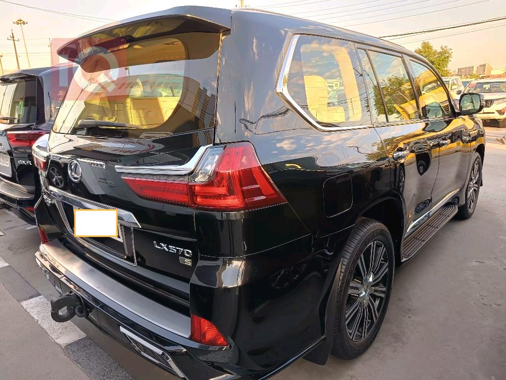 Lexus LX